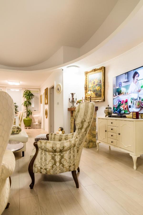 Luxury Apartment Sara Umago Esterno foto